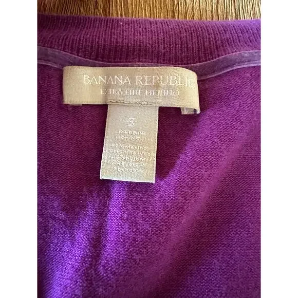 Banana Republic Extra Fine Merino Wool Purple Sweater Size Small - Picture 2 of 5
